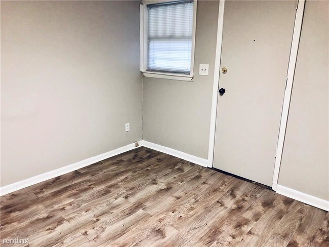 Foto del edificio - 1 br, 1 bath  - 307 W 42nd St 4