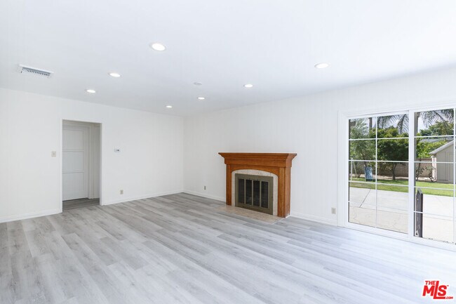 Building Photo - 12544 Califa St