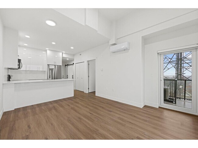 Photo du bâtiment - 15739 Fraser Hwy