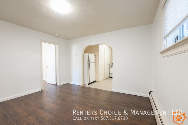 Building Photo - Conveniently Located and Pet Friendly Base...