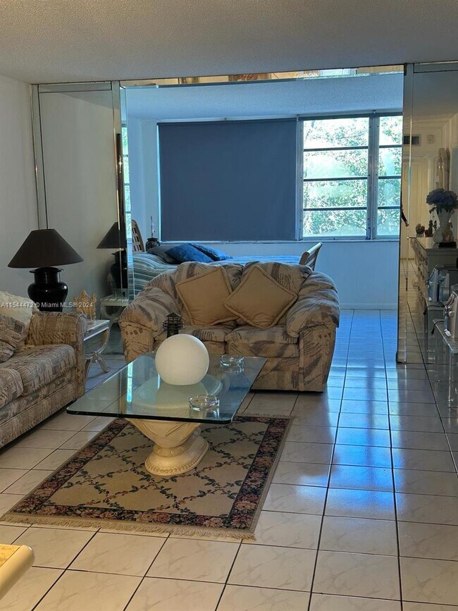 Foto del edificio - 445 NE 195th St