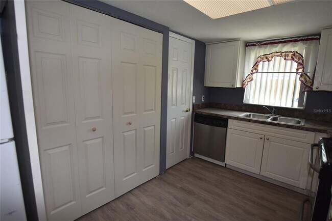 Foto del edificio - 9934 Turf Way