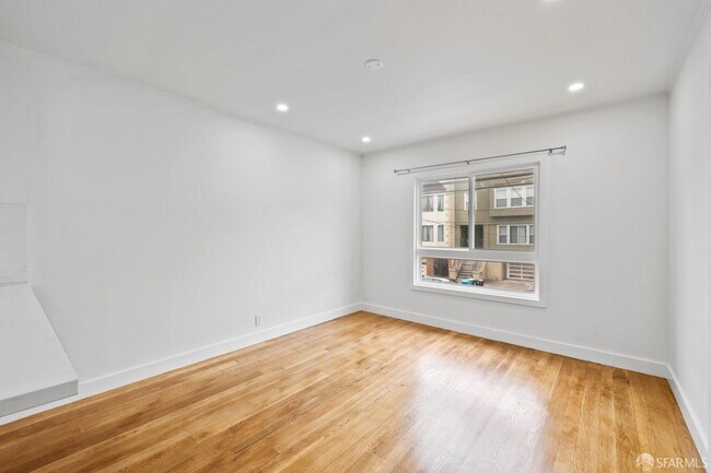 Building Photo - 670 33rd Ave