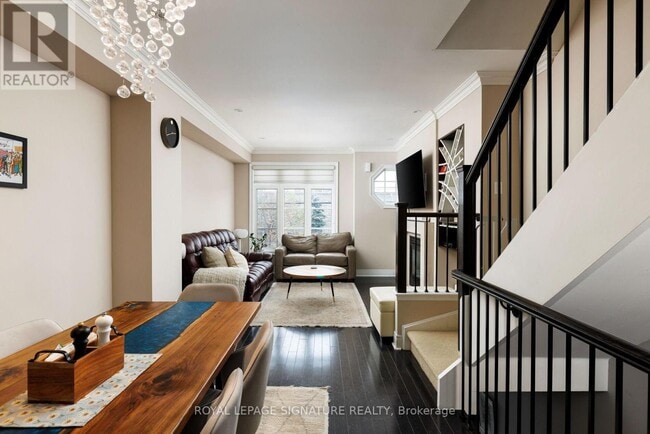 Photo du bâtiment - 825C Oxford St