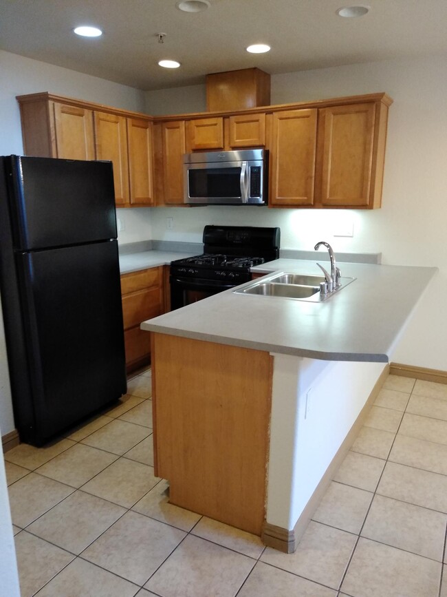 Building Photo - 819 H St