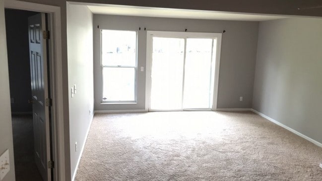 Building Photo - Renovated 2 BR 2BA Condo in Sharonville