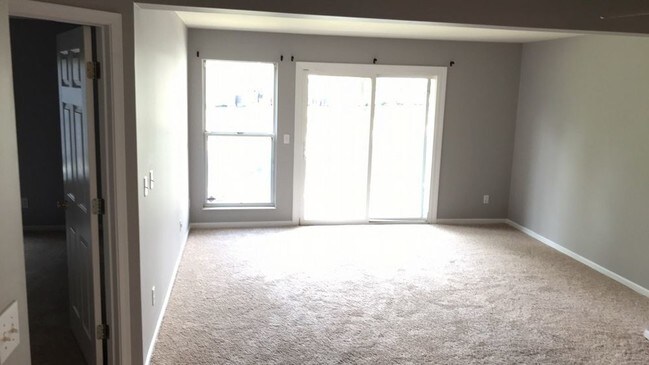 Foto del edificio - Renovated 2 BR 2BA Condo in Sharonville