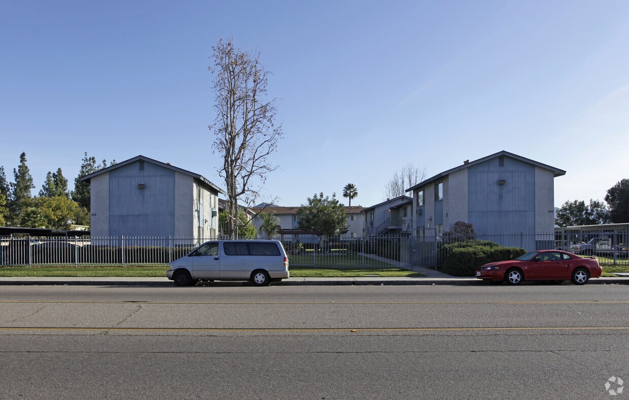 Foto del edificio - Escondido Gardens Apartments