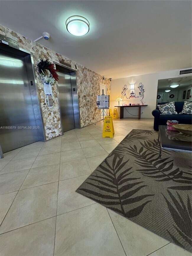 Building Photo - 2940 N Course Dr