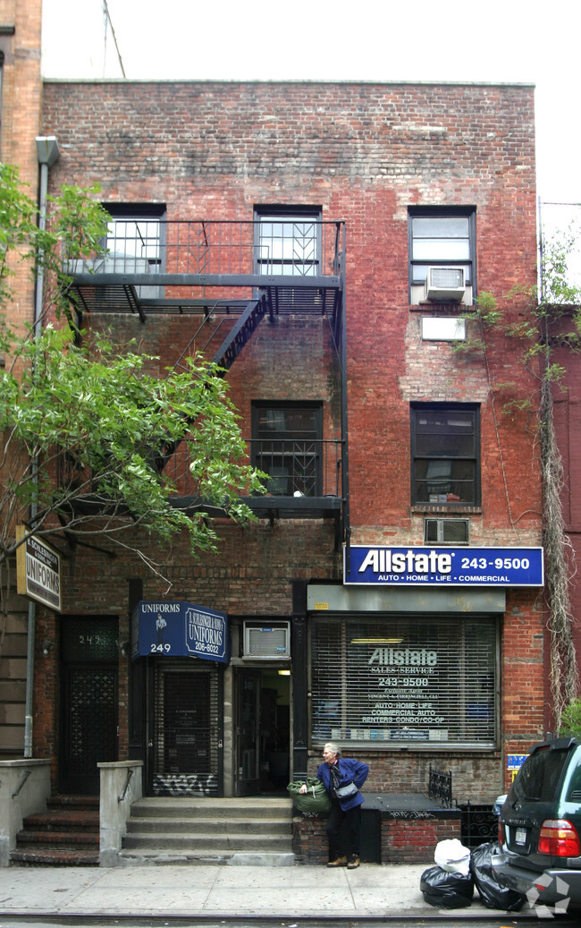Building Photo - 249 W 18th St