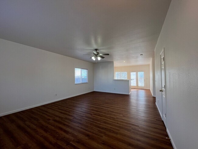 Foto del edificio - ***MOVE IN SPECIAL *** 4-bedroom home loca...