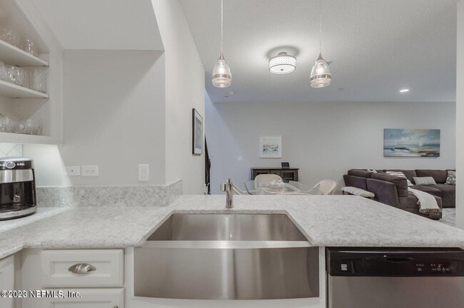 Foto del edificio - 674 Coconut Palm Pkwy