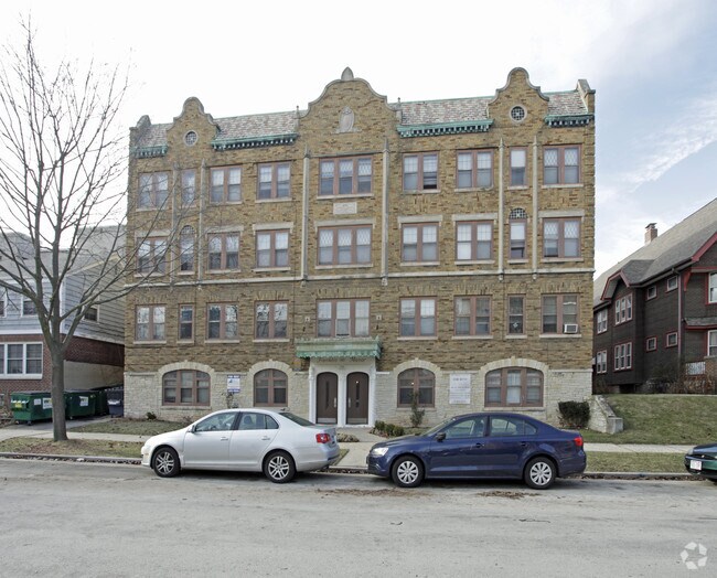 Franklin Manor Apartments Milwaukee, WI