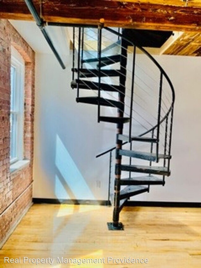 Foto del edificio - 548 Roosevelt Ave