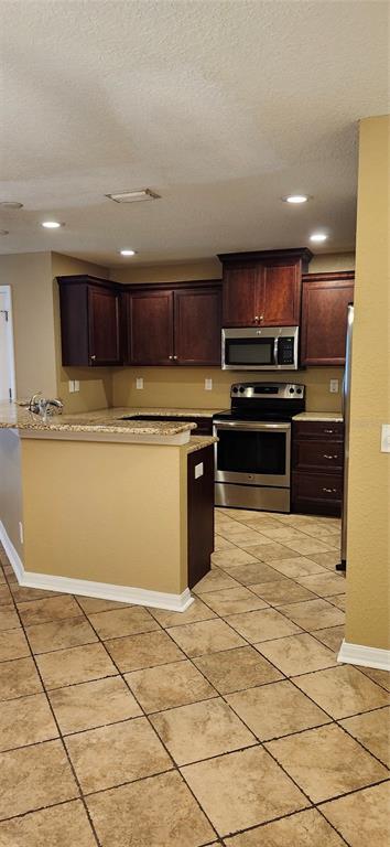 Building Photo - 2914 Royal Tuscan Ln