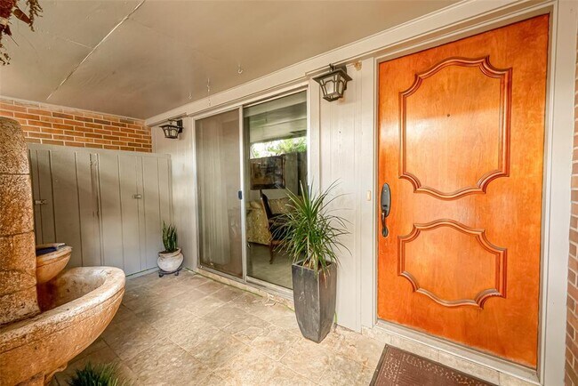 Building Photo - 6669 Bayou Glen Rd