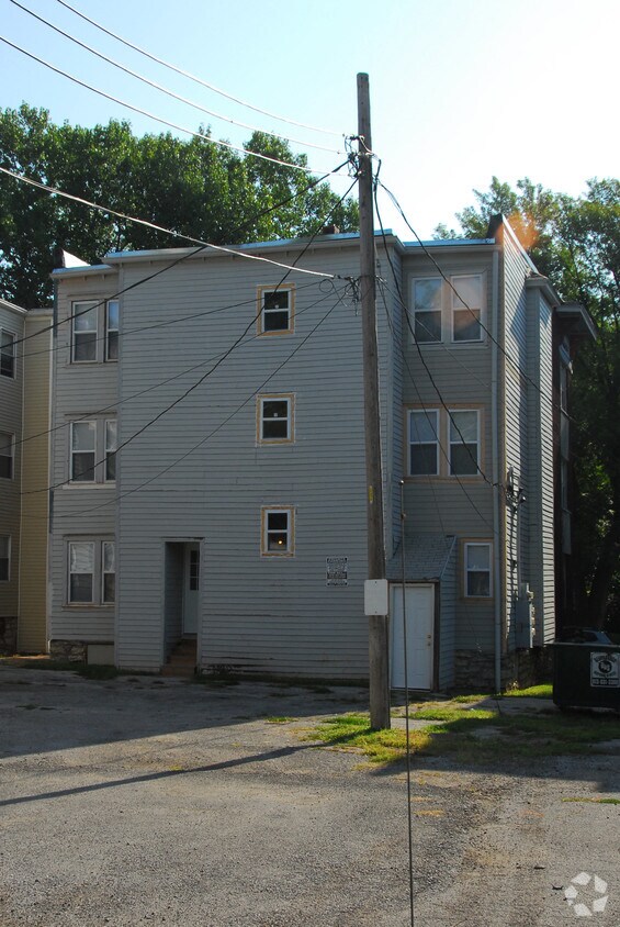 Building Photo - 3002-3008 Mcgee St