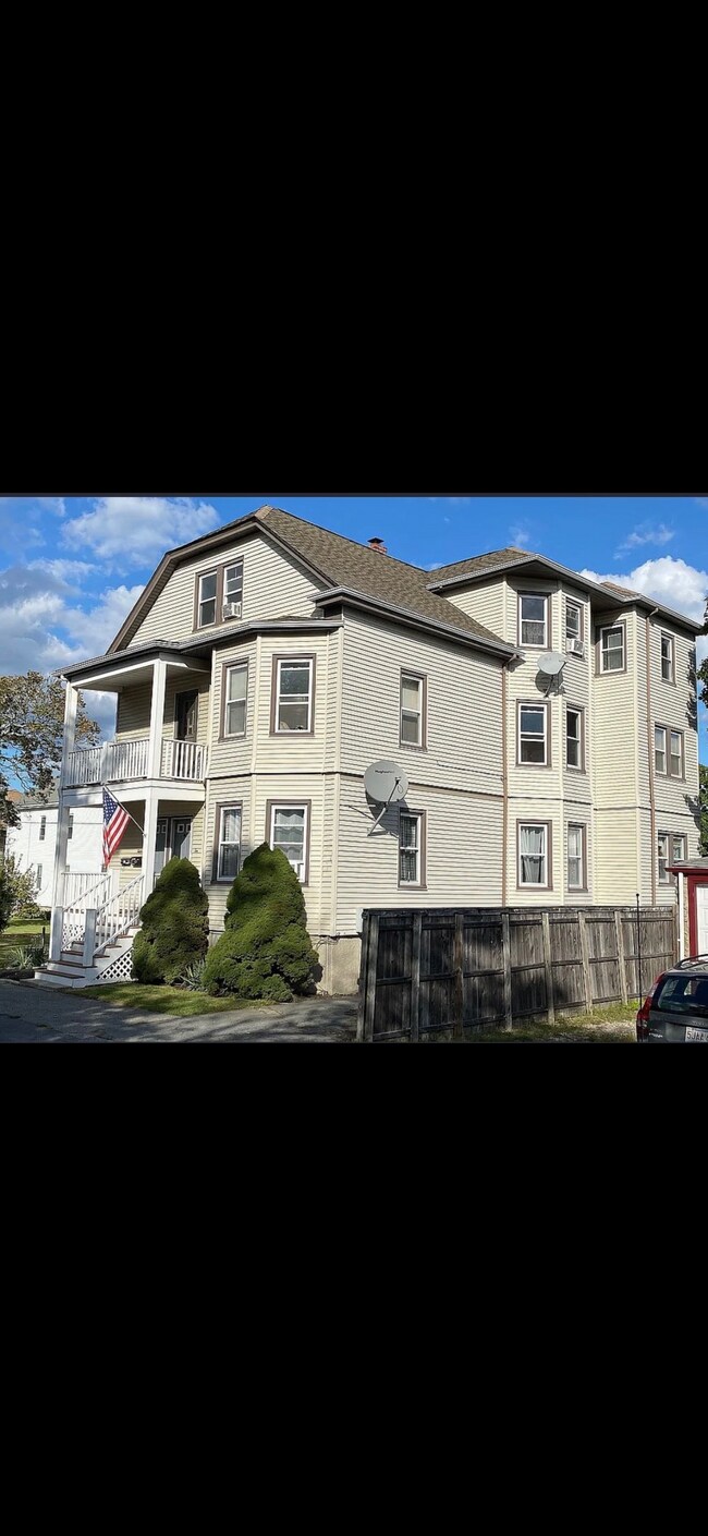 Building Photo - 12 Baylies St