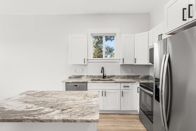 Building Photo - Water Oak