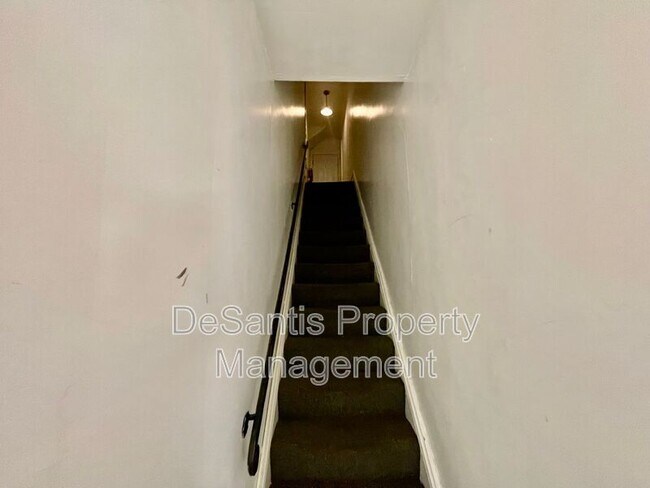Foto del edificio - 6 Emerson Ave