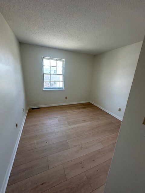 Foto del edificio - 5709 Bramblegate Rd