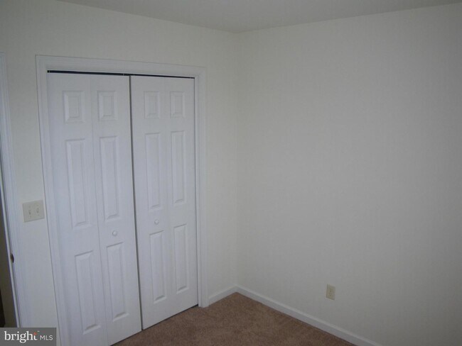 Building Photo - 459 Lantern Ln