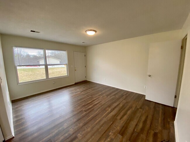 Building Photo - 1253