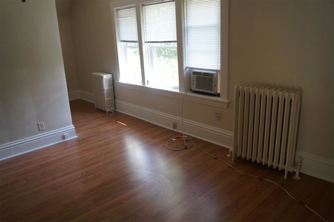 Building Photo - 5425 Baywood St
