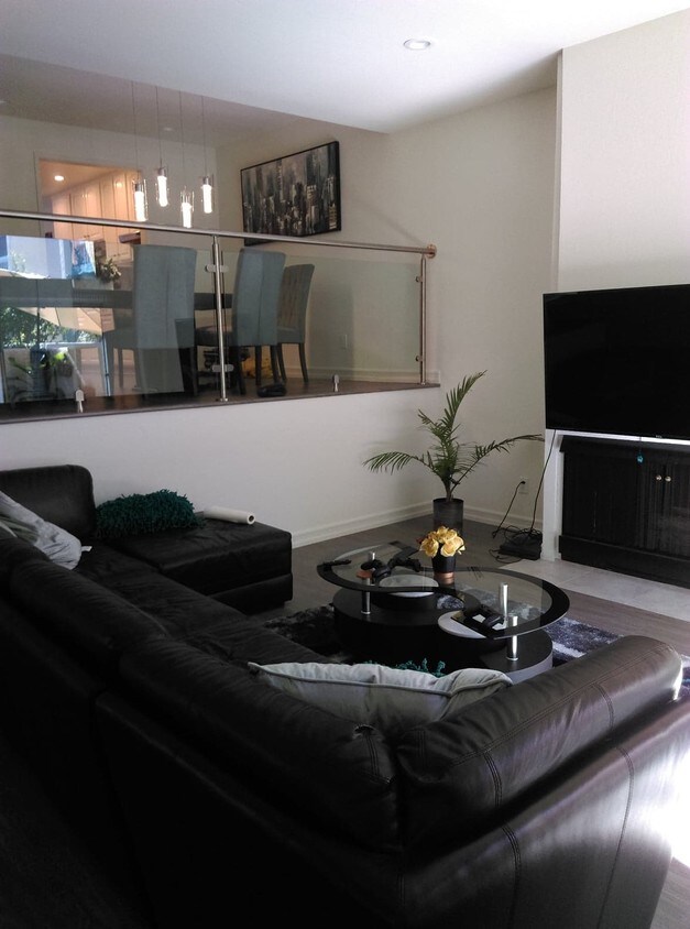 Foto principal - 4800 McConnell Ave