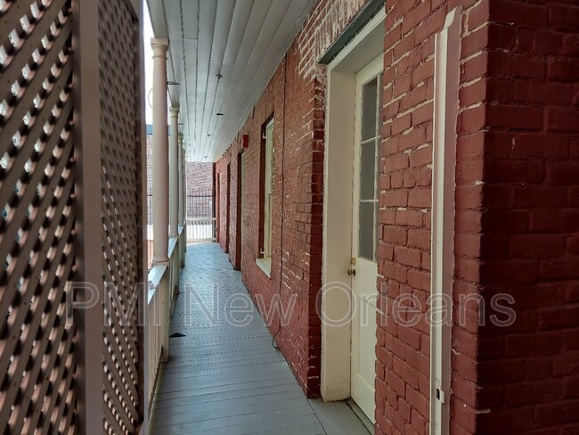 Building Photo - 604 Julia St