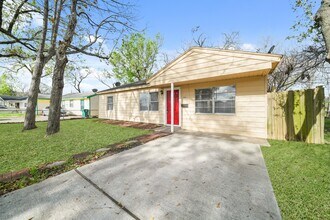 Building Photo - 2509 Lancaster Ln