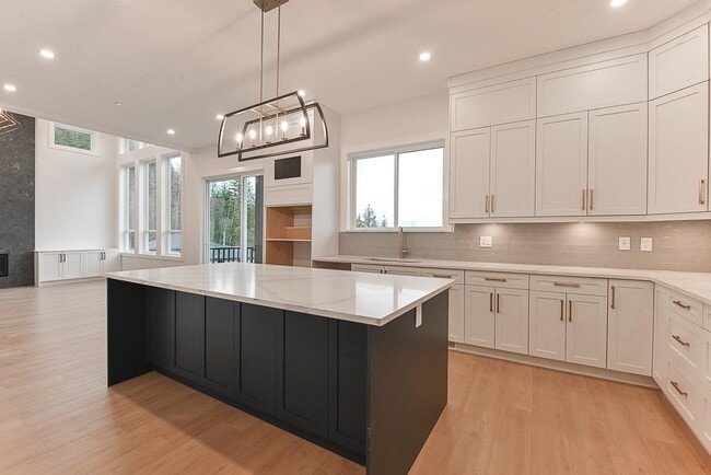 Building Photo - 8573 Forest Gate Dr