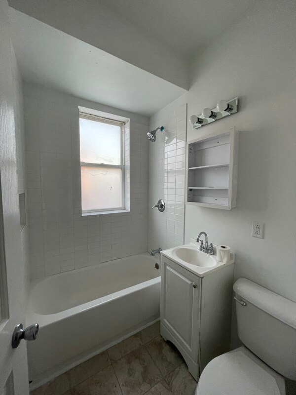 Foto del edificio - 4931 W Jackson Blvd