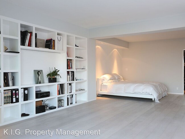Building Photo - Studio, 1.5 bath House - 999 Doheny  #1106...