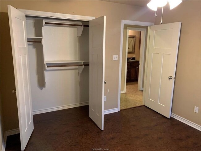 Building Photo - Beautifully 4 bedroom, 3 bathroom house within minutes of Texas A&M!!