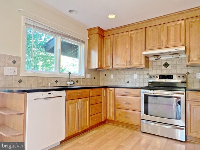 Building Photo - 11117 Broad Green Dr