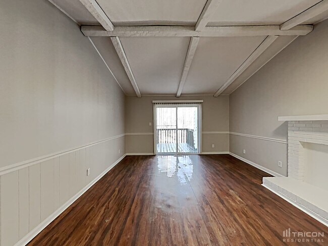 Foto del edificio - 6273 Branch Hill Cir