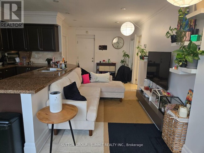 Building Photo - 2615 Keele St