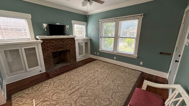 Foto del edificio - Room in House on Avant Ave