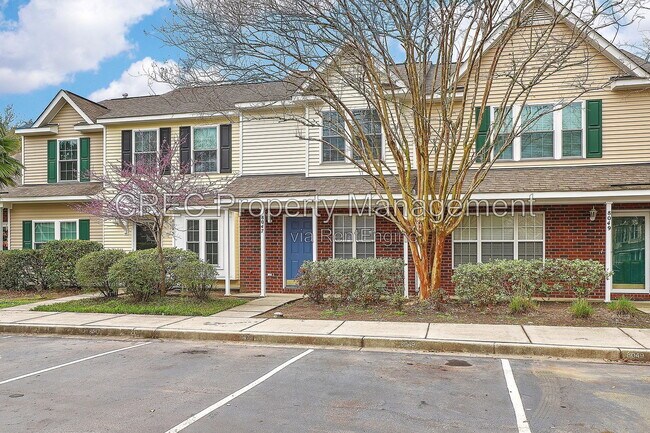 Foto del edificio - 8047 Shadow Oak Dr