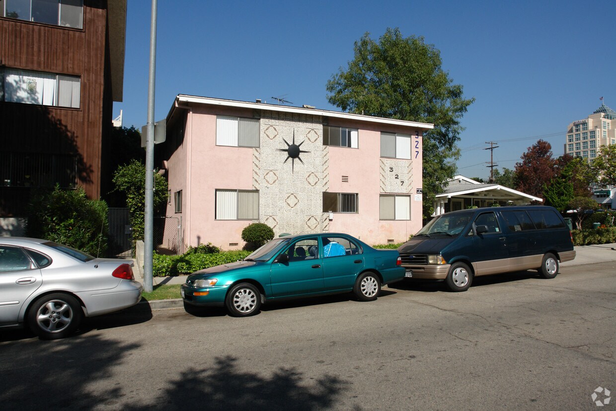Building Photo - 327 Burchett St