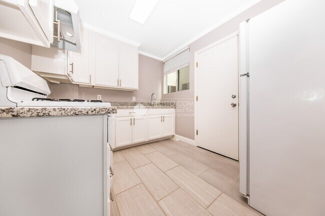 Building Photo - 501 Velasco Ave