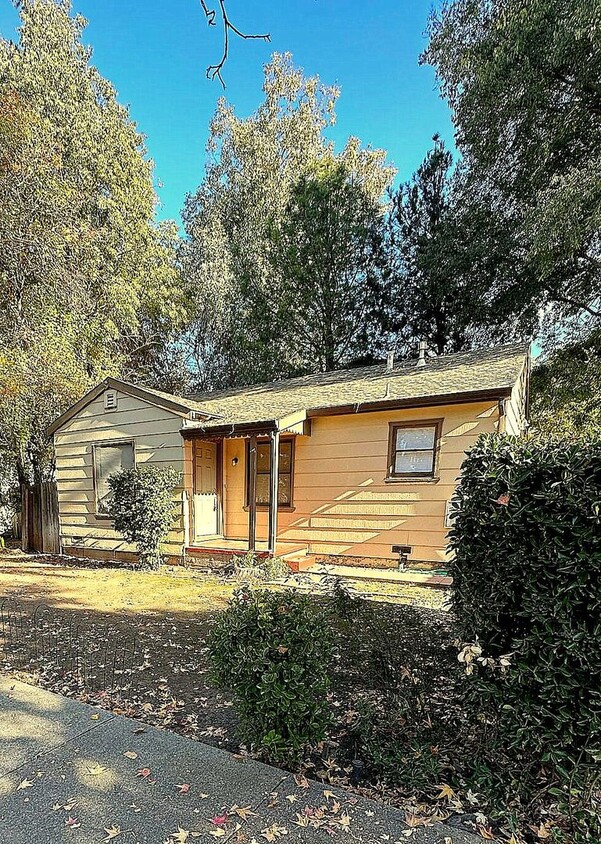 Primary Photo - 1444/1448 Warner St