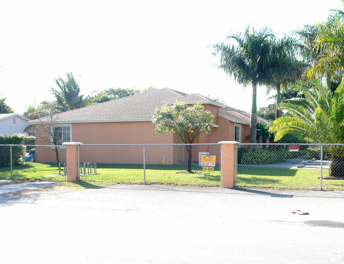 Foto principal - 170 NW 10th St