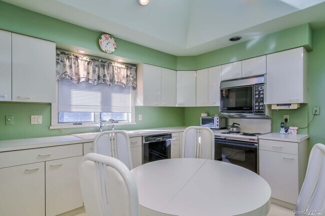 Foto del edificio - 450 Lenox Rd