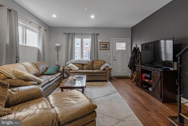 Building Photo - 2524 Sepviva St