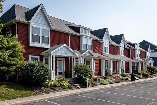 Building Photo - Updated 3 Bedroom 2.5Bath Townhouse in Harrisonburg