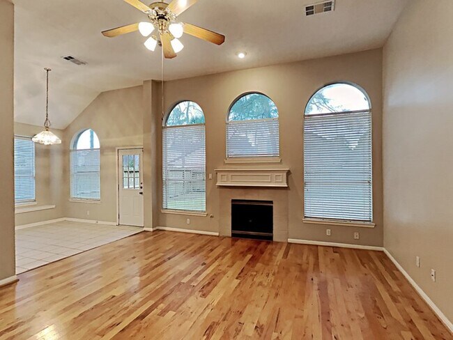 Building Photo - 17127 Valley Palms Dr