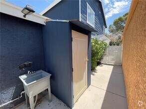 Building Photo - 5005 Celebrity Cir