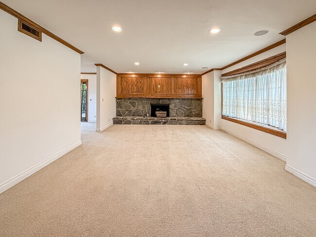 Foto del edificio - Calabasas 4BR w/pool+spa, views, solar pan...